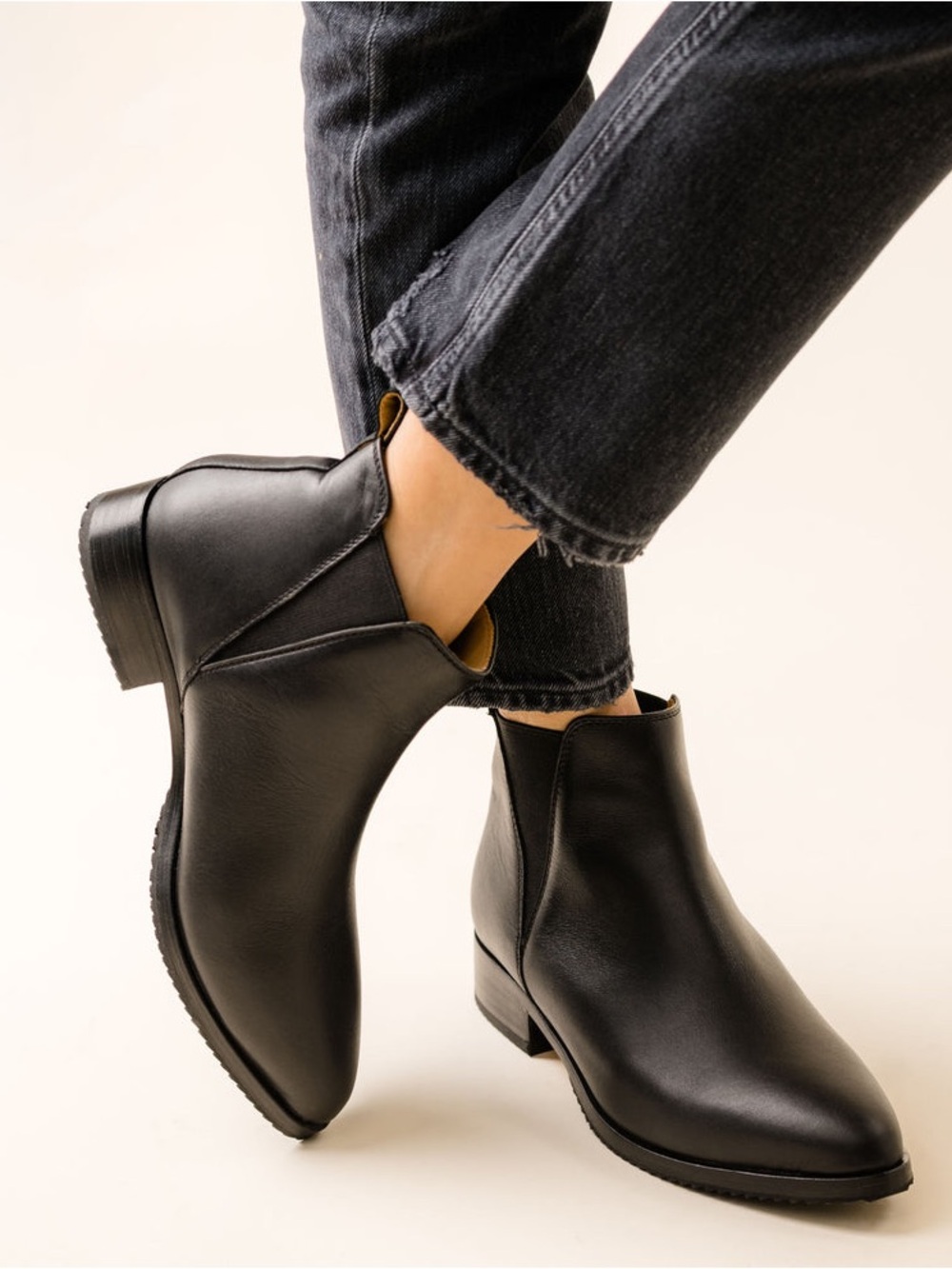 Nisolo Eva Everyday Chelsea Boots Classic Black Women's Ankle Boots Size 6